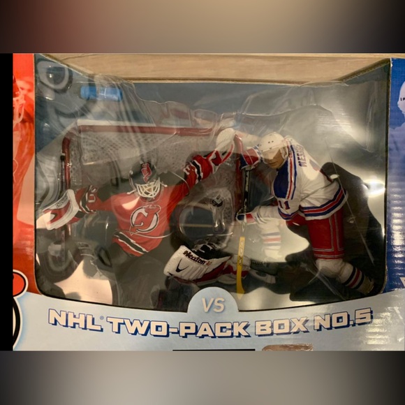 NHL 2 PACKS!! BRODEUR/MESSIER LIMITED EDITION!!! Box#5 McFarlane Toys - Picture 4 of 7